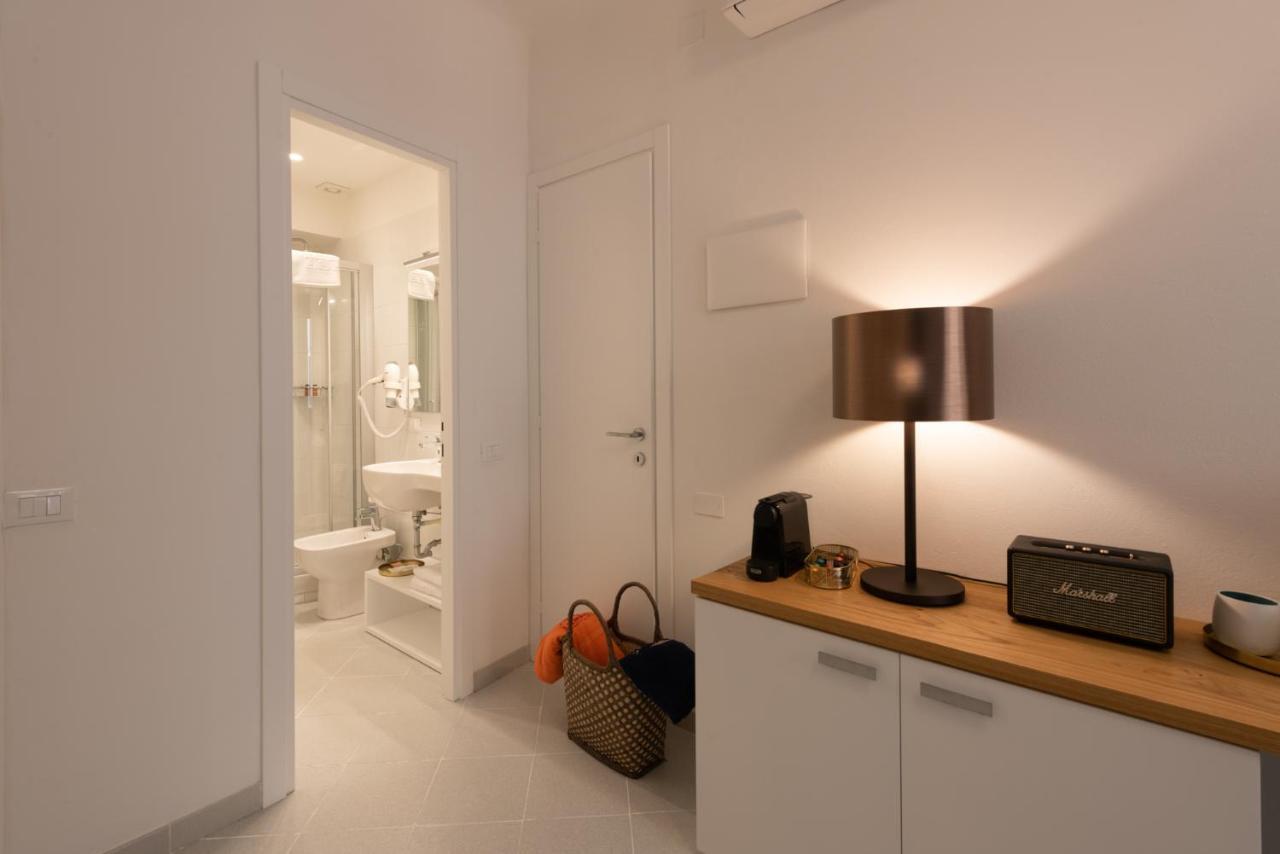 L'Emporio Rooms Манарола Екстериор снимка