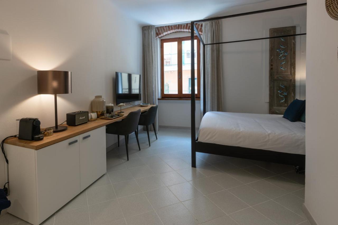 L'Emporio Rooms Манарола Екстериор снимка